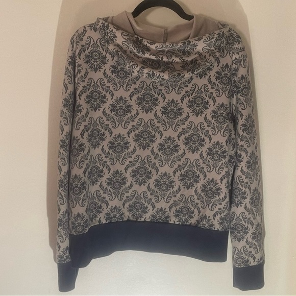 Cato Zip Up Sweatshirt in Great Condition Motif Print Beige & Black Sz Large - Picture 2 of 6